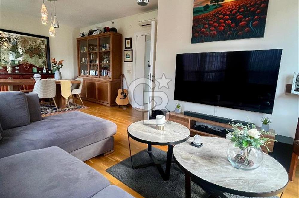 Dekon Suadiye Ametist'te havuz ve yeşilliklere bakan daire.