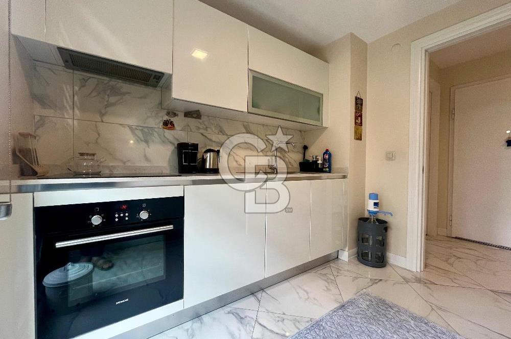 Dekon Suadiye Ametist'te havuz ve yeşilliklere bakan daire.