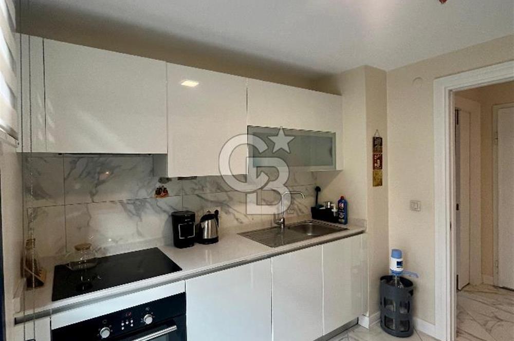 Dekon Suadiye Ametist'te havuz ve yeşilliklere bakan daire.