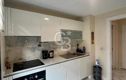 Dekon Suadiye Ametist'te havuz ve yeşilliklere bakan daire.