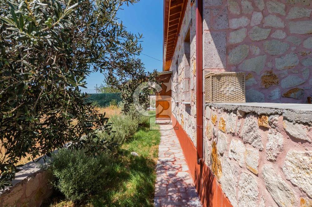 ÇANAKKALE EZİNE DE SATILIKMÜSTAKİL 574 M2 ARSA İÇİNDE TAŞ EV