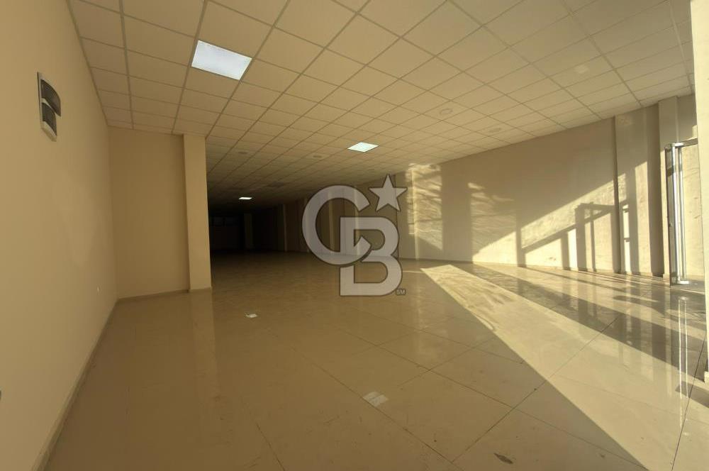 İzmir Seferihisar, Çarşı merkezinde Nejat Hepkon Caddesi üzerinde konumlanan 240 m² ticari nitelikli işyerimiz kiralık olarak sunulmaktadır.