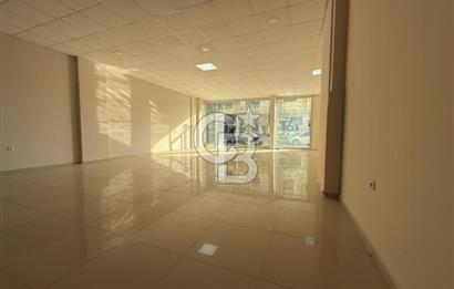 İzmir Seferihisar, Çarşı merkezinde Nejat Hepkon Caddesi üzerinde konumlanan 240 m² ticari nitelikli işyerimiz kiralık olarak sunulmaktadır.