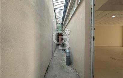 İzmir Seferihisar, Çarşı merkezinde Nejat Hepkon Caddesi üzerinde konumlanan 240 m² ticari nitelikli işyerimiz kiralık olarak sunulmaktadır.