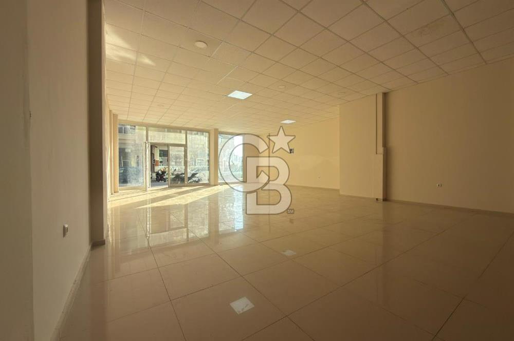 İzmir Seferihisar, Çarşı merkezinde Nejat Hepkon Caddesi üzerinde konumlanan 240 m² ticari nitelikli işyerimiz kiralık olarak sunulmaktadır.