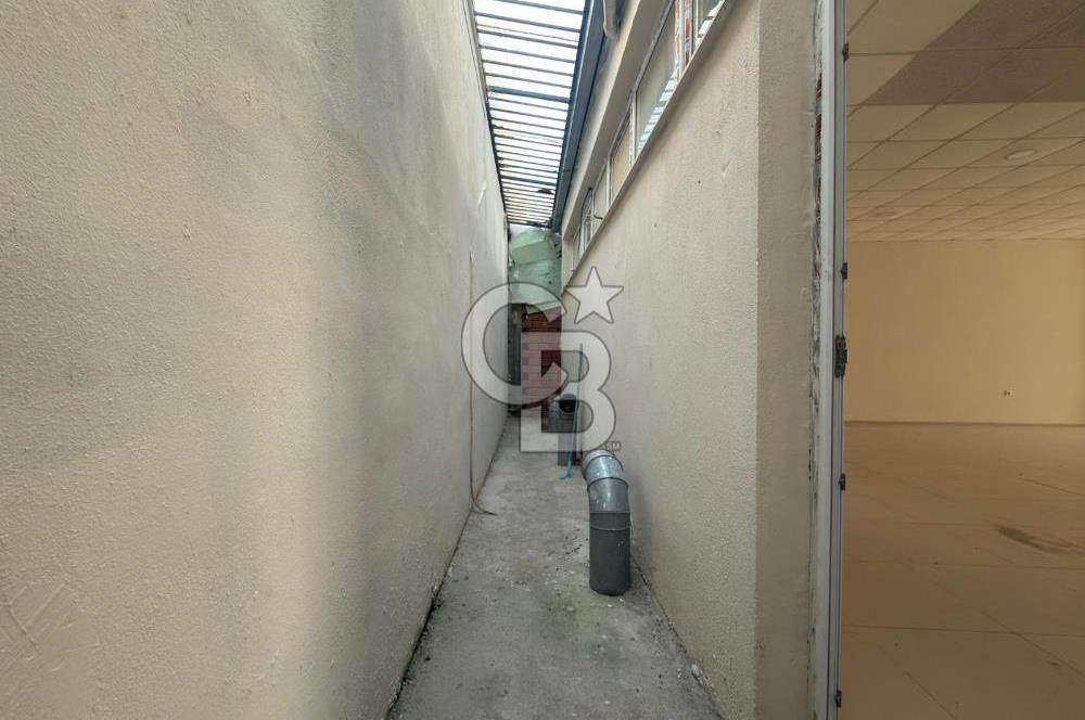 İzmir Seferihisar, Çarşı merkezinde Nejat Hepkon Caddesi üzerinde konumlanan 240 m² ticari nitelikli işyerimiz kiralık olarak sunulmaktadır.