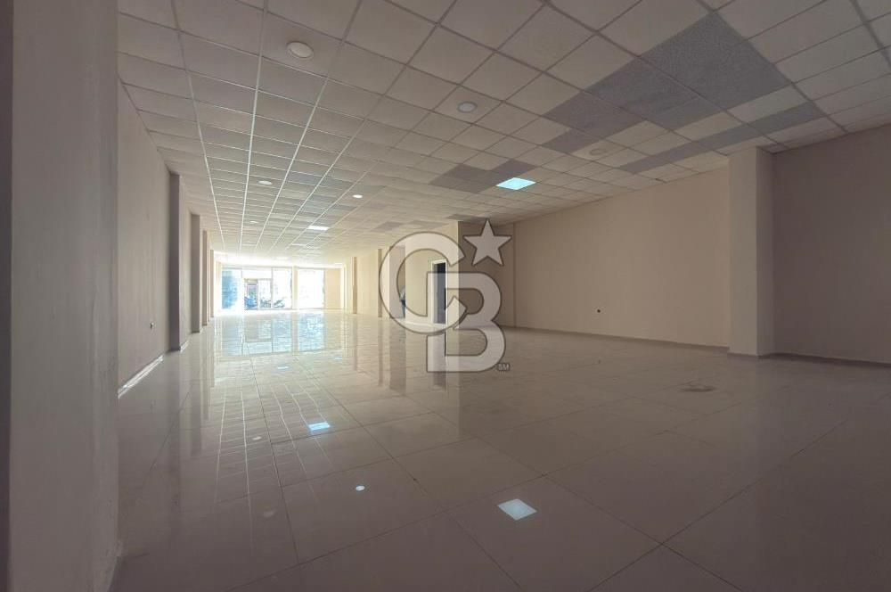 İzmir Seferihisar, Çarşı merkezinde Nejat Hepkon Caddesi üzerinde konumlanan 240 m² ticari nitelikli işyerimiz kiralık olarak sunulmaktadır.