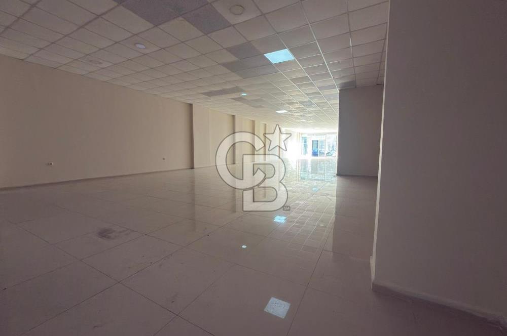 İzmir Seferihisar, Çarşı merkezinde Nejat Hepkon Caddesi üzerinde konumlanan 240 m² ticari nitelikli işyerimiz kiralık olarak sunulmaktadır.