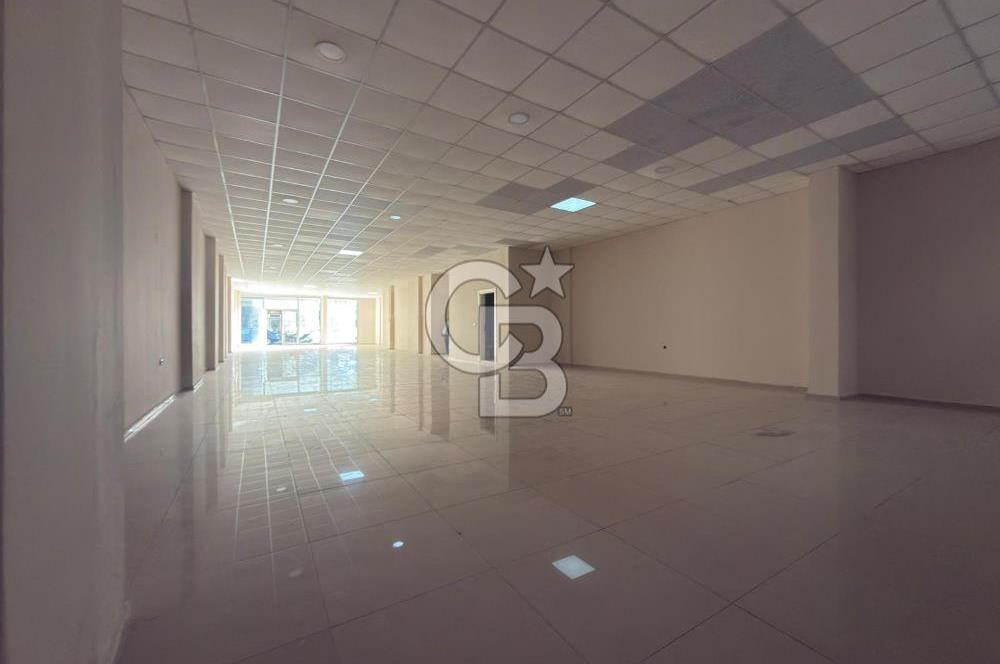 İzmir Seferihisar, Çarşı merkezinde Nejat Hepkon Caddesi üzerinde konumlanan 240 m² ticari nitelikli işyerimiz kiralık olarak sunulmaktadır.