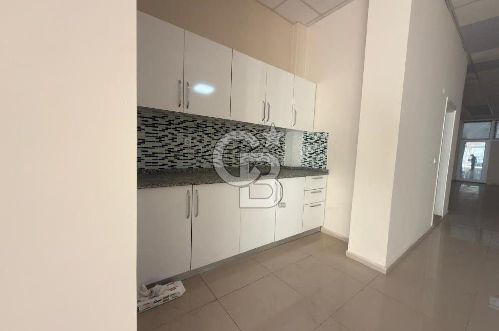 İzmir Seferihisar, Çarşı merkezinde Nejat Hepkon Caddesi üzerinde konumlanan 240 m² ticari nitelikli işyerimiz kiralık olarak sunulmaktadır.