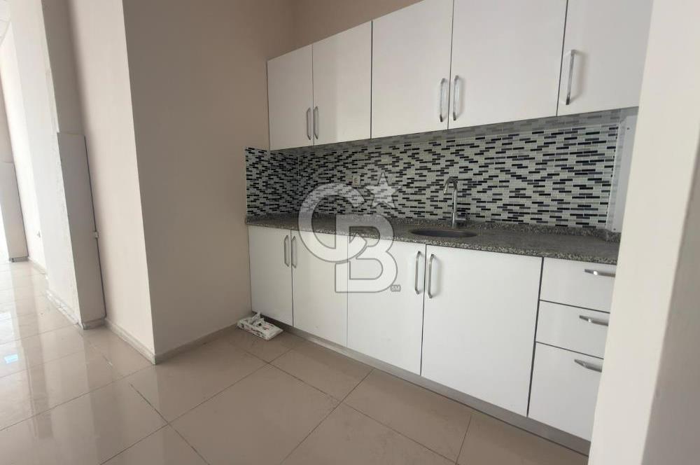 İzmir Seferihisar, Çarşı merkezinde Nejat Hepkon Caddesi üzerinde konumlanan 240 m² ticari nitelikli işyerimiz kiralık olarak sunulmaktadır.