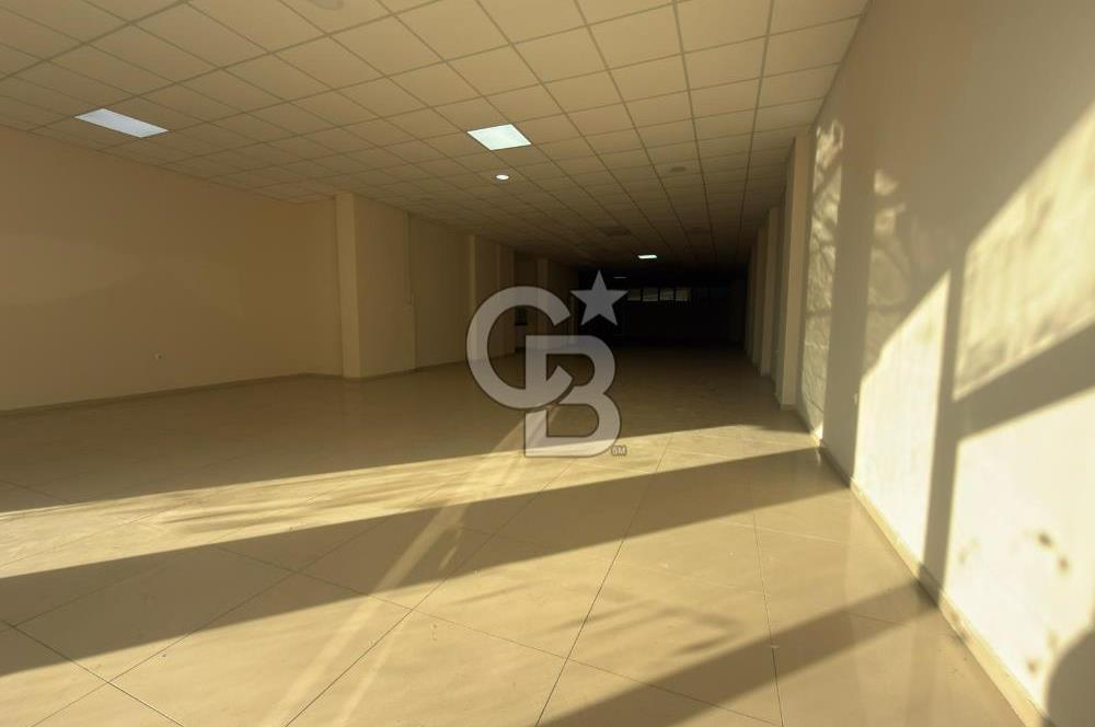 İzmir Seferihisar, Çarşı merkezinde Nejat Hepkon Caddesi üzerinde konumlanan 240 m² ticari nitelikli işyerimiz kiralık olarak sunulmaktadır.