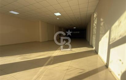 İzmir Seferihisar, Çarşı merkezinde Nejat Hepkon Caddesi üzerinde konumlanan 240 m² ticari nitelikli işyerimiz kiralık olarak sunulmaktadır.