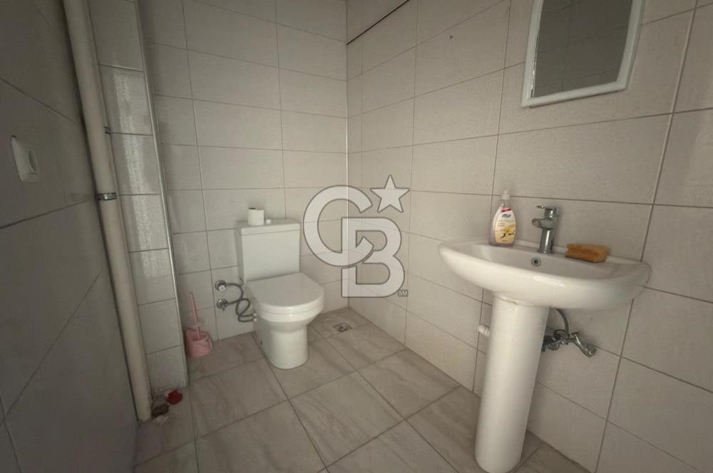 İzmir Seferihisar, Çarşı merkezinde Nejat Hepkon Caddesi üzerinde konumlanan 240 m² ticari nitelikli işyerimiz kiralık olarak sunulmaktadır.