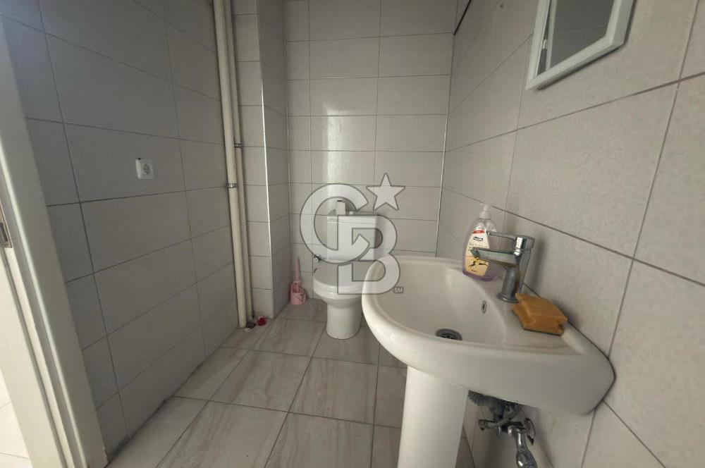 İzmir Seferihisar, Çarşı merkezinde Nejat Hepkon Caddesi üzerinde konumlanan 240 m² ticari nitelikli işyerimiz kiralık olarak sunulmaktadır.