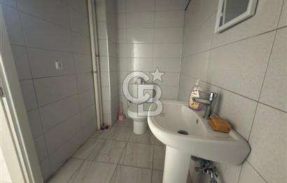 İzmir Seferihisar, Çarşı merkezinde Nejat Hepkon Caddesi üzerinde konumlanan 240 m² ticari nitelikli işyerimiz kiralık olarak sunulmaktadır.