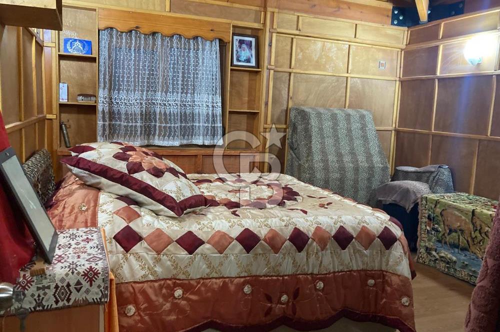 C.B SMYRNA DAN ÇEŞME GERMİYANDA SATILIK KÖŞK TADINDA VİLLA.