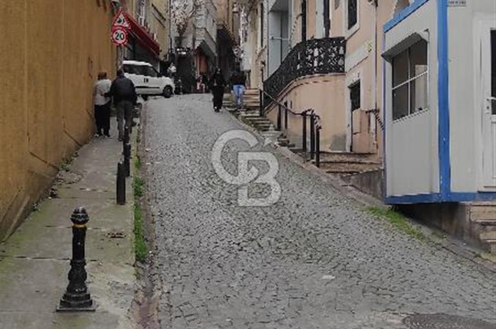 NUR-U ZİYA SOKAKTA YENİLENMİŞ EŞYALI 1+1 KİRALIK DAİRE