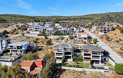 GÜZELBAHÇE ÇAMLIDA ANA YOLA YAKIN ÖNÜ AÇIK FIRSAT ARSA