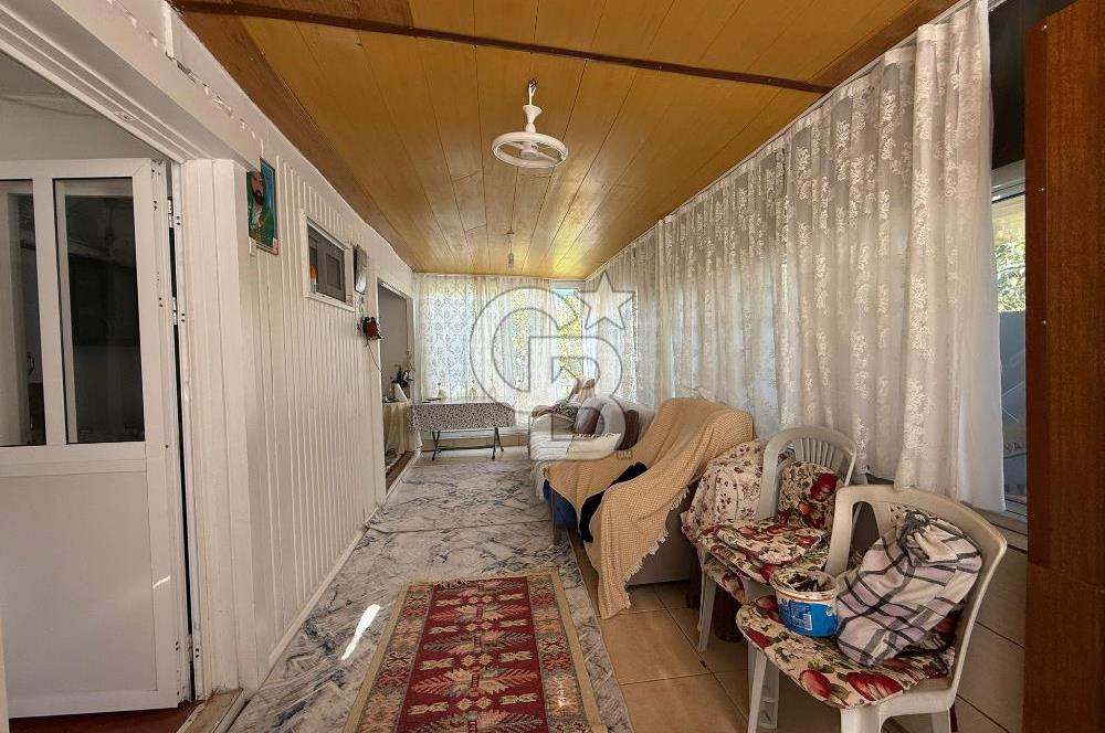 Urla İskele de satılık Tek katlı bahçeli Ev