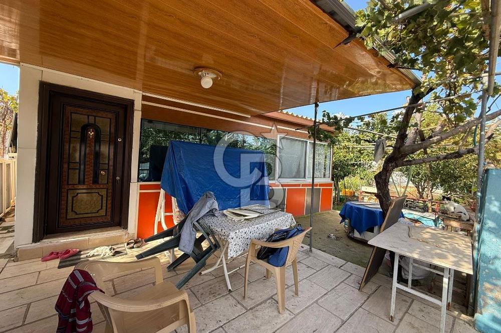 Urla İskele de satılık Tek katlı bahçeli Ev