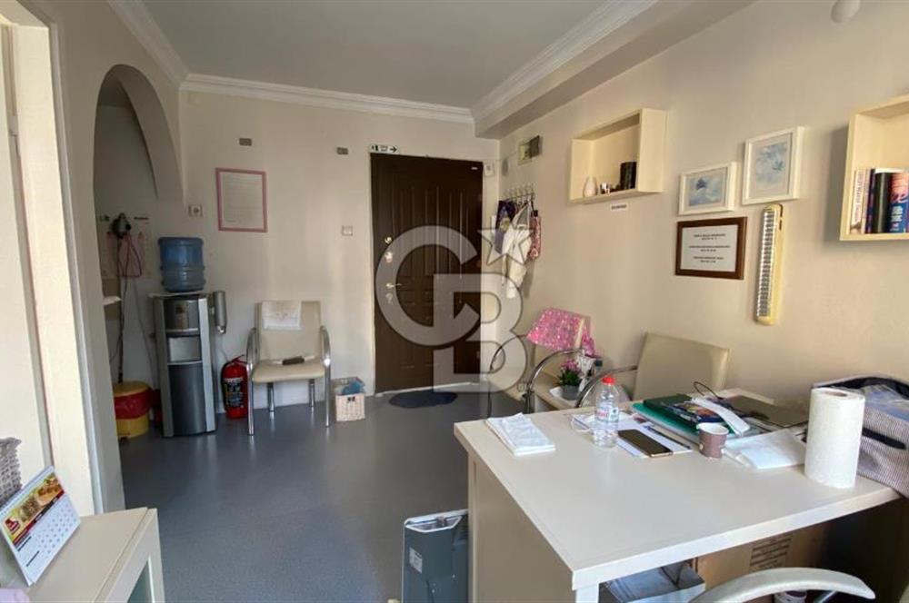 Karşıyaka Çarşı’nın Kalbinde SATILIK  Büro / Ofis – Merkezi Konumda