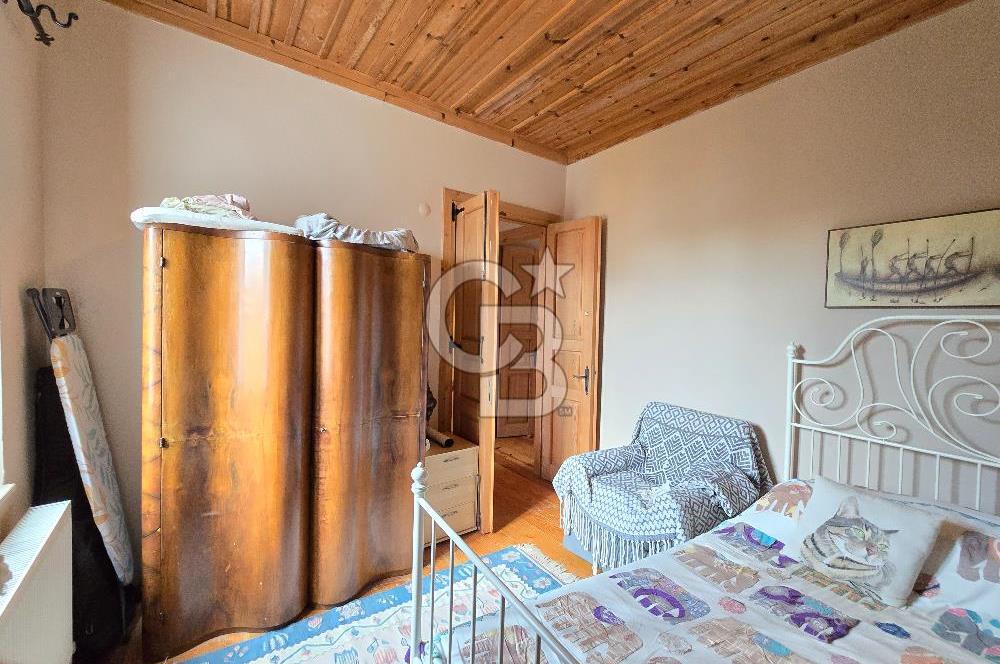 Ayvalık Merkez'de Satılık 2+1 Müstakil Bahçeli Rum Evi