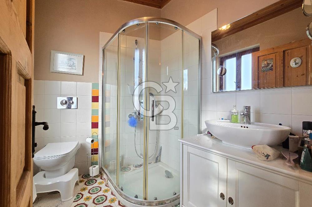 Ayvalık Merkez'de Satılık 2+1 Müstakil Bahçeli Rum Evi