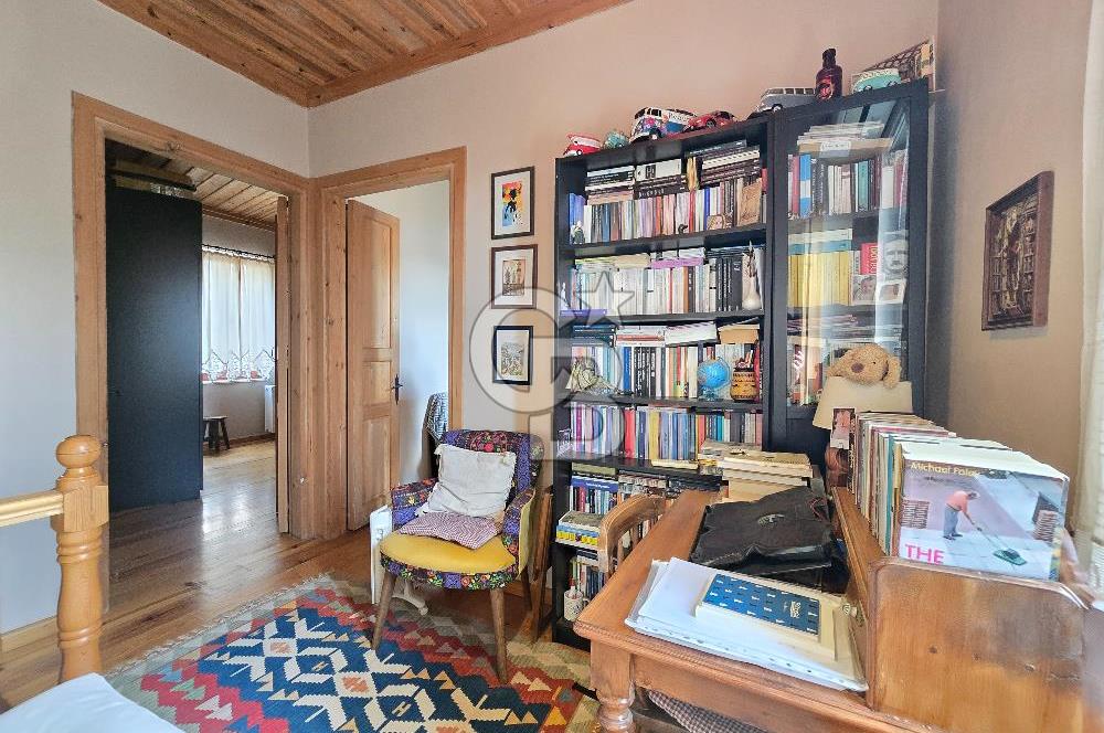 Ayvalık Merkez'de Satılık 2+1 Müstakil Bahçeli Rum Evi