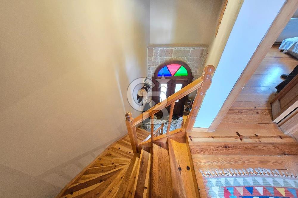 Ayvalık Merkez'de Satılık 2+1 Müstakil Bahçeli Rum Evi
