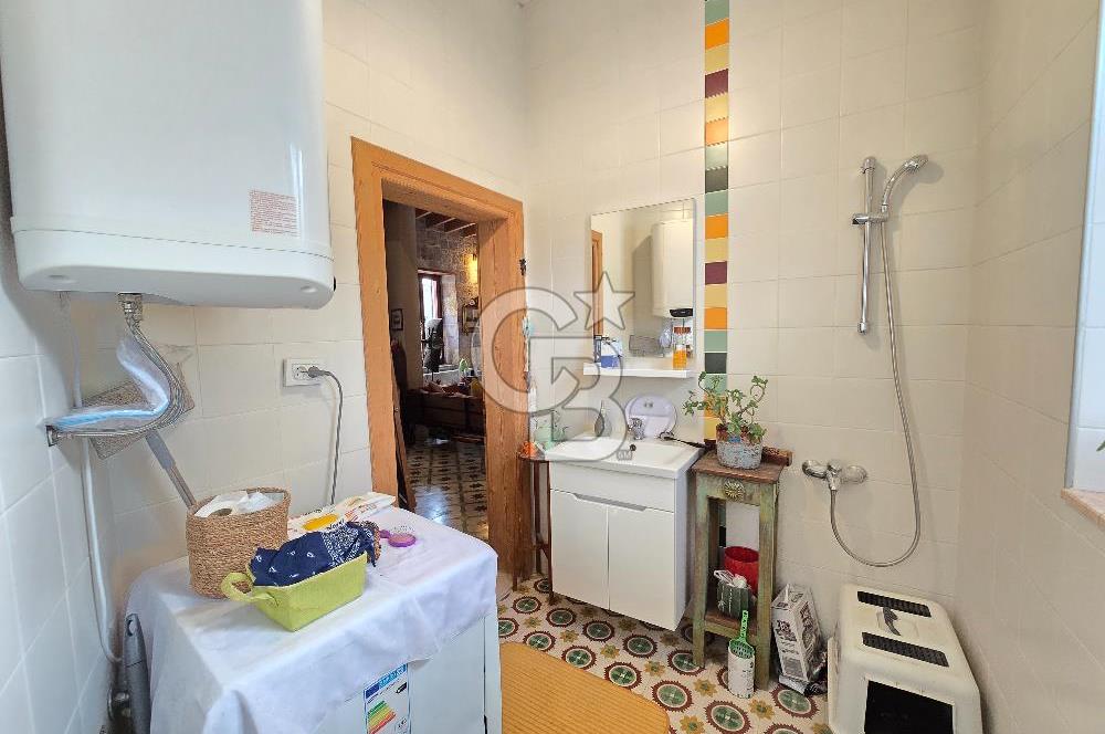 Ayvalık Merkez'de Satılık 2+1 Müstakil Bahçeli Rum Evi