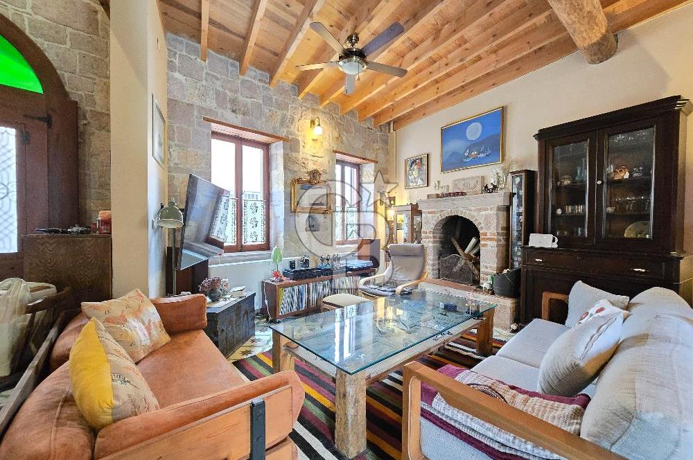 Ayvalık Merkez'de Satılık 2+1 Müstakil Bahçeli Rum Evi