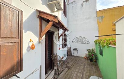 Ayvalık Merkez'de Satılık 2+1 Müstakil Bahçeli Rum Evi
