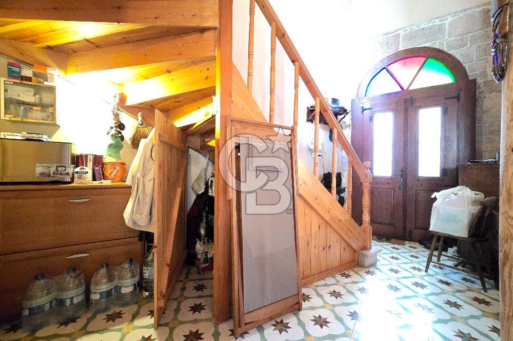 Ayvalık Merkez'de Satılık 2+1 Müstakil Bahçeli Rum Evi