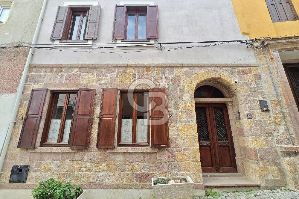 Ayvalık Merkez'de Satılık 2+1 Müstakil Bahçeli Rum Evi