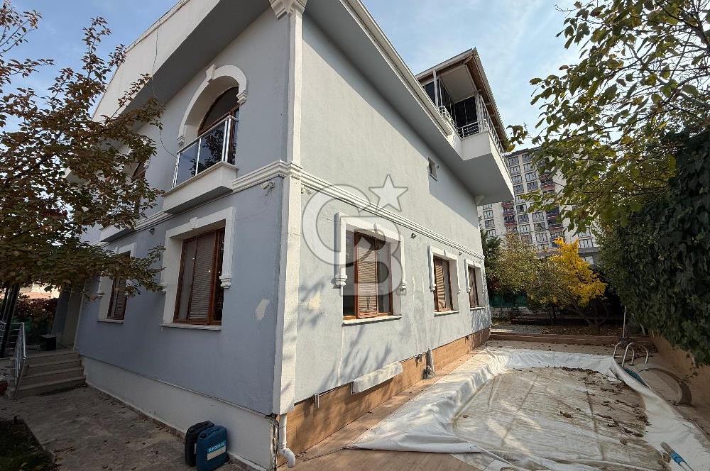 COLDWELL BANKER'den YAKINCA da HAVUZ MANZARALI SATILIK VİLLA