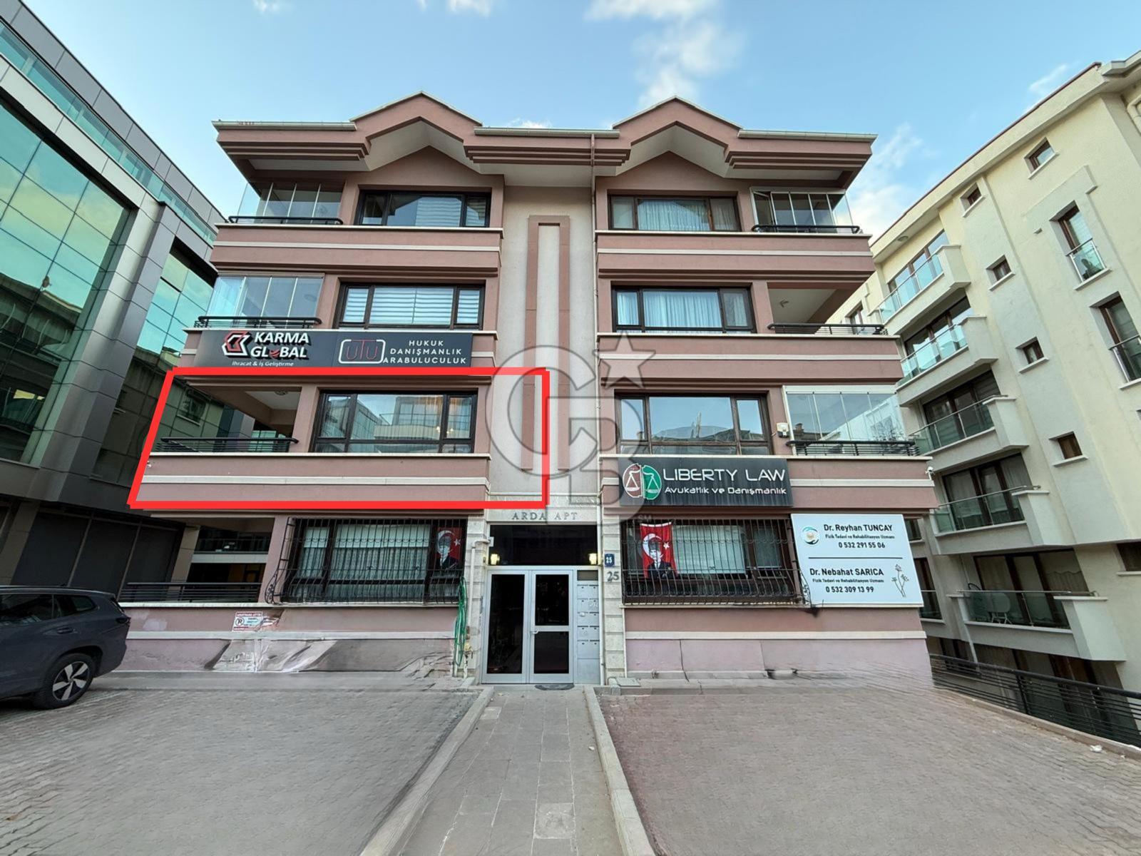 MUSTAFA KEMAL'DE İŞ YERİ VE KONUTA UYGUN KATTA SATILIK DAİRE