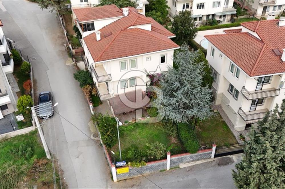 Darıca Konakları’nda, Sakin Yaşam Sunan Ferah 4+1 Tripleks Villa