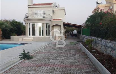 Girne Lapta Bölgesinde Kiralık 3+1 Havuzlu Villa !!!