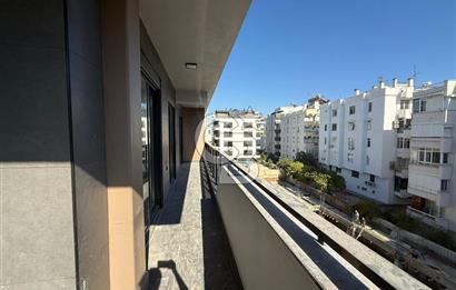 BAHÇELİEVLER LÜKS SIFIR DENİZE YÜRÜME MESAFESİNDE SATILIK 2+1