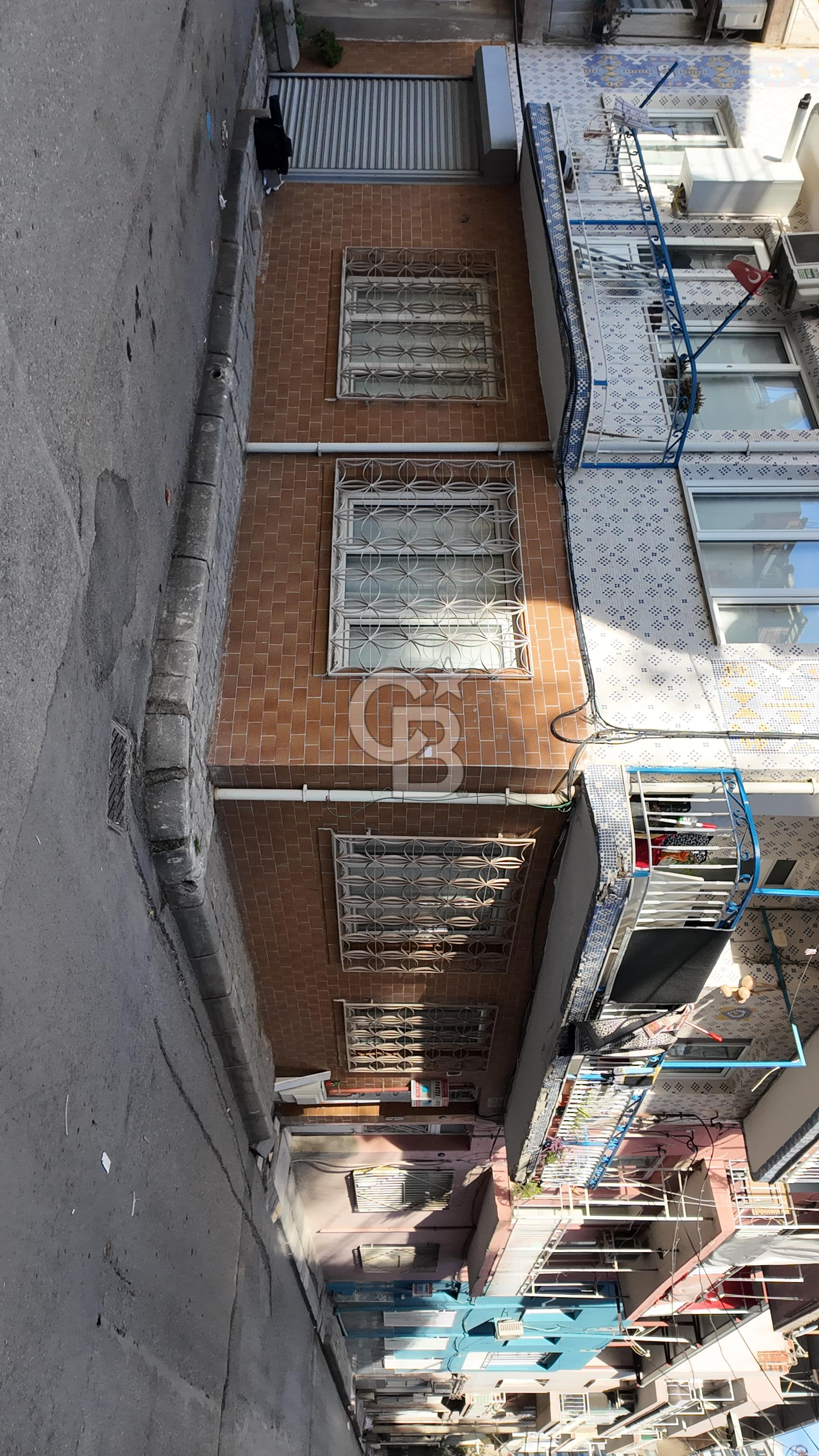 EVREN AKMAN’DAN BORNOVA RAFET PAŞA’DA GENIŞ 1+1 KIRALIK DAİRE