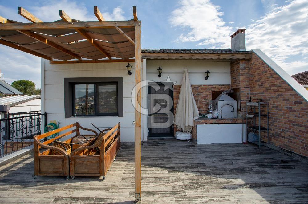 Foça Cumhuriyet Mah. Satılık 6+2 Müstakil Tripleks Villa