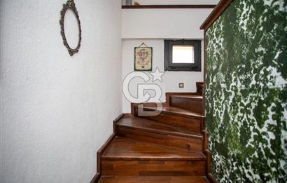 Foça Cumhuriyet Mah. Satılık 6+2 Müstakil Tripleks Villa