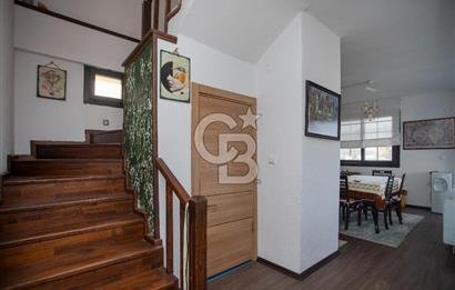 Foça Cumhuriyet Mah. Satılık 6+2 Müstakil Tripleks Villa