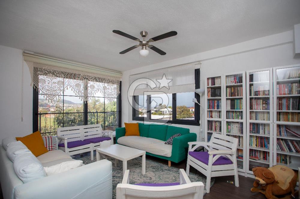 Foça Cumhuriyet Mah. Satılık 6+2 Müstakil Tripleks Villa