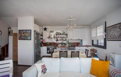Foça Cumhuriyet Mah. Satılık 6+2 Müstakil Tripleks Villa