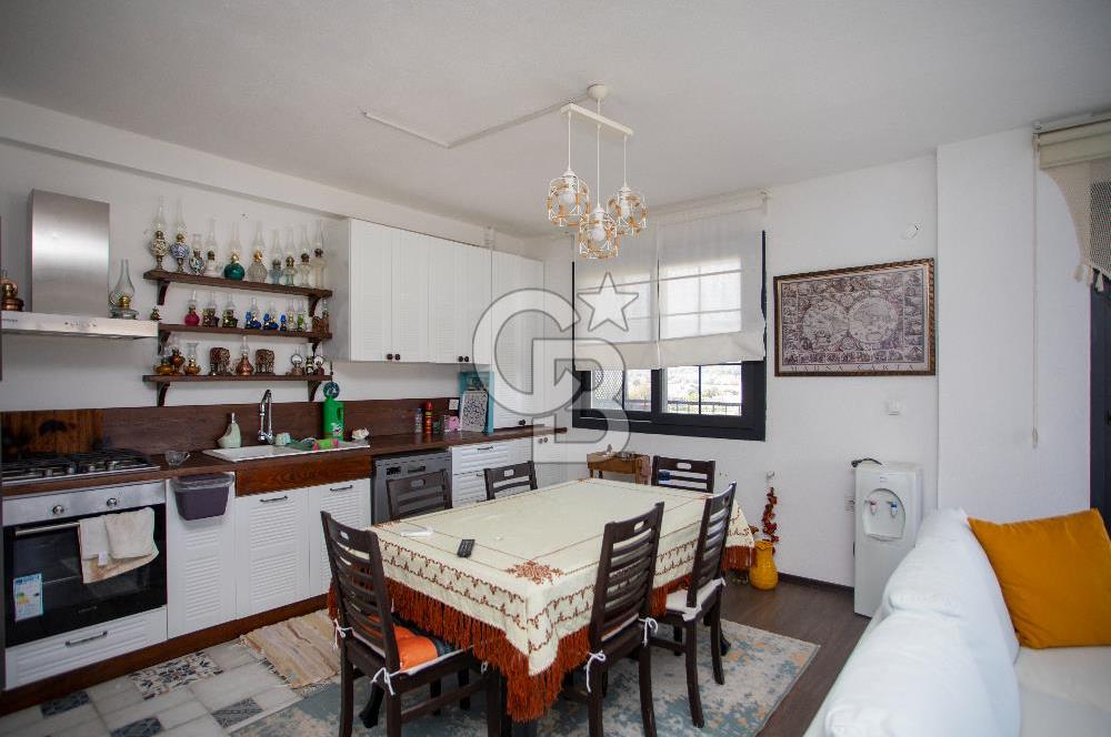 Foça Cumhuriyet Mah. Satılık 6+2 Müstakil Tripleks Villa