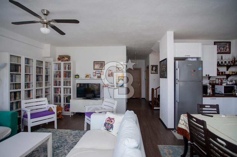 Foça Cumhuriyet Mah. Satılık 6+2 Müstakil Tripleks Villa