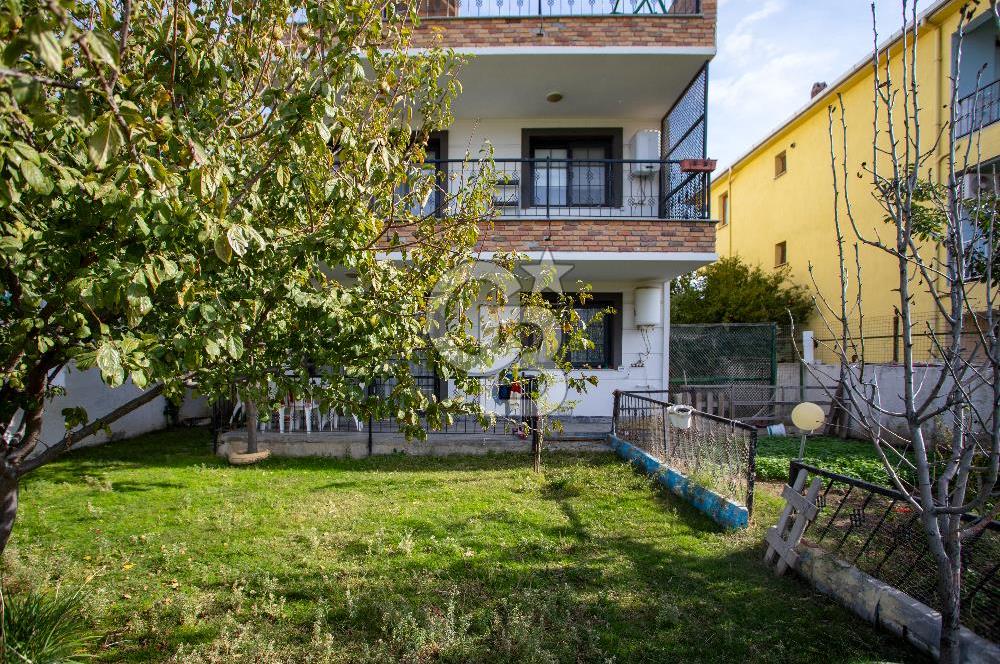 Foça Cumhuriyet Mah. Satılık 6+2 Müstakil Tripleks Villa