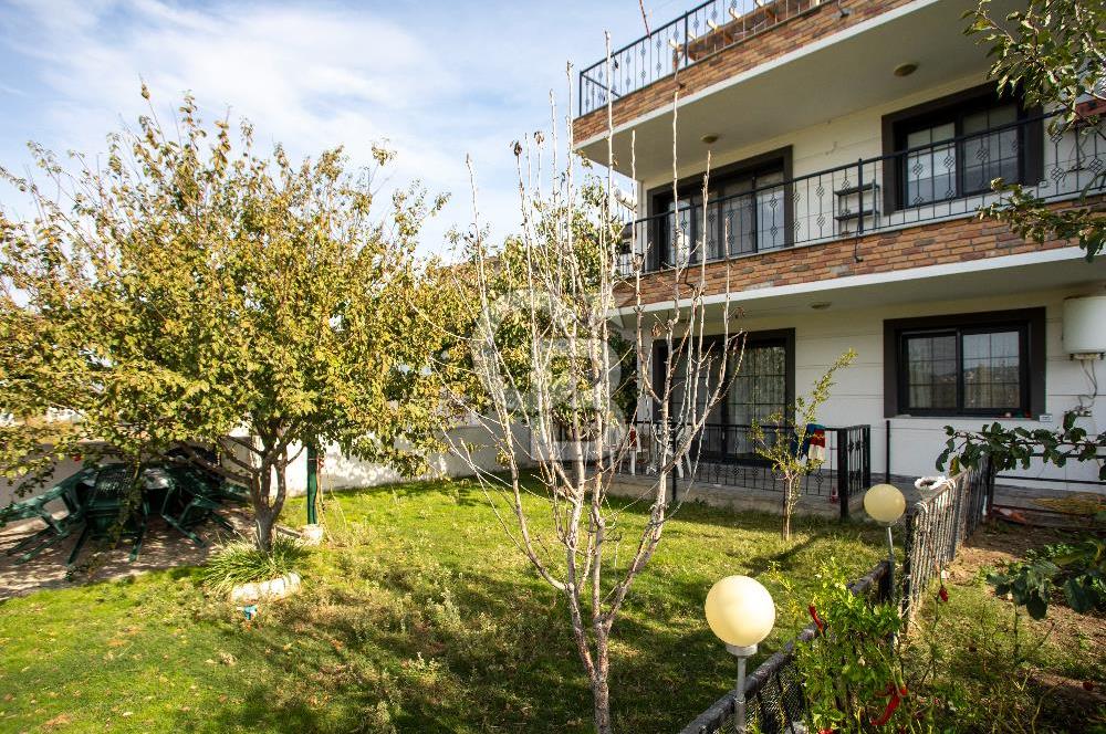 Foça Cumhuriyet Mah. Satılık 6+2 Müstakil Tripleks Villa